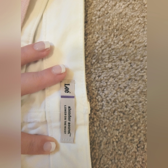 White NWOT Lee Size 12 pants with a pink Belt! Never worn! - Picture 2 of 6